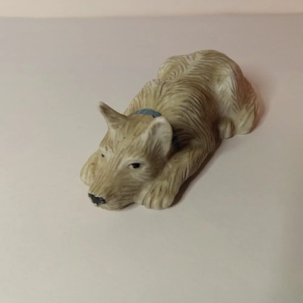 Vintage 1992 House of Lloyd  Porcelain Dog 3.5 in. Long